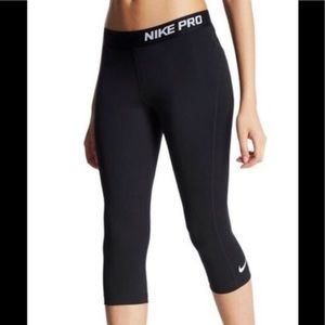 Nike Pro Black Crop Leggings